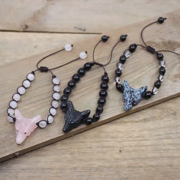 LABRADORITE Hand Carved Wolf Totem Natural Crystal Gemstone Bracelet - Picture 6 of 6